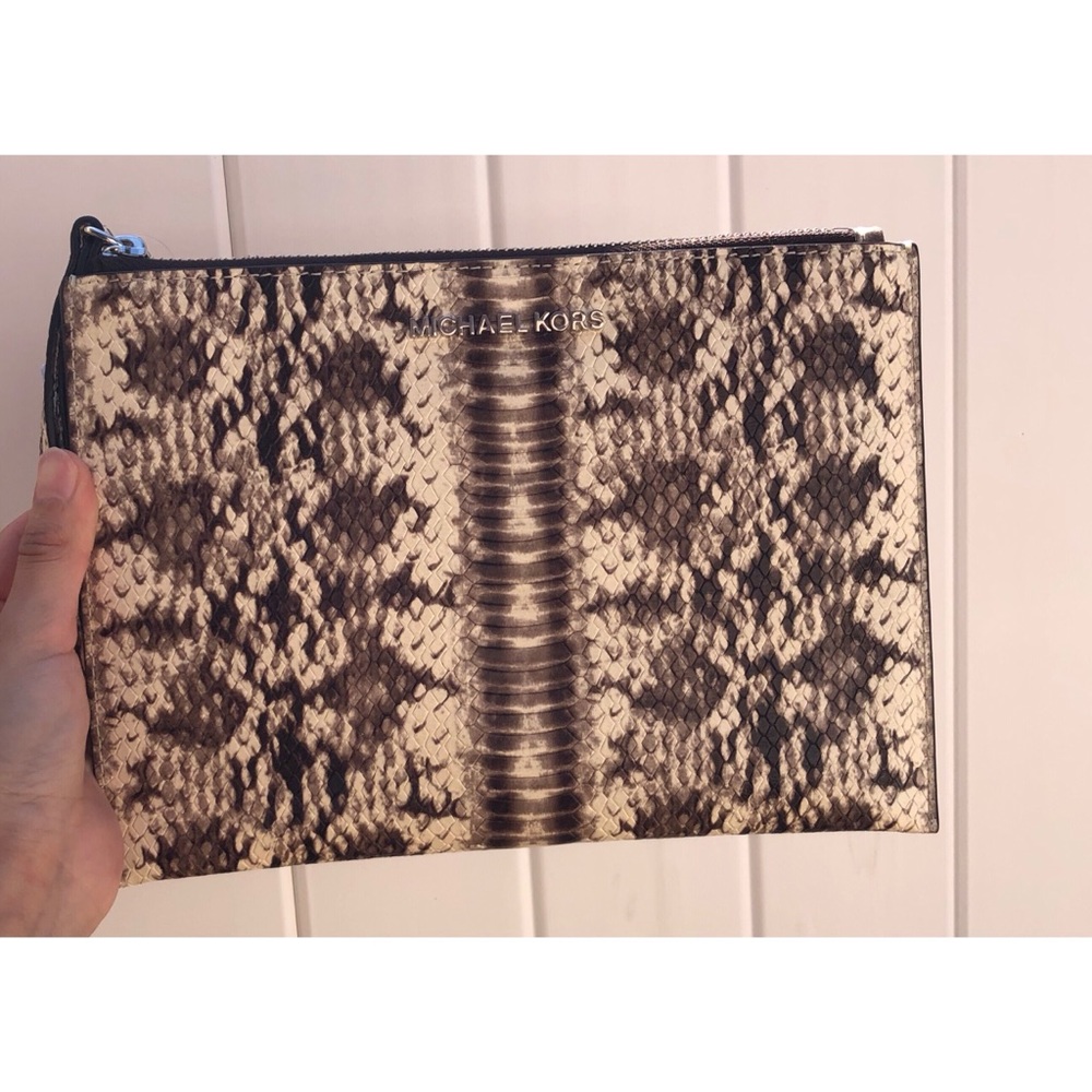 🆕 final price drop Michael Kors wristlet